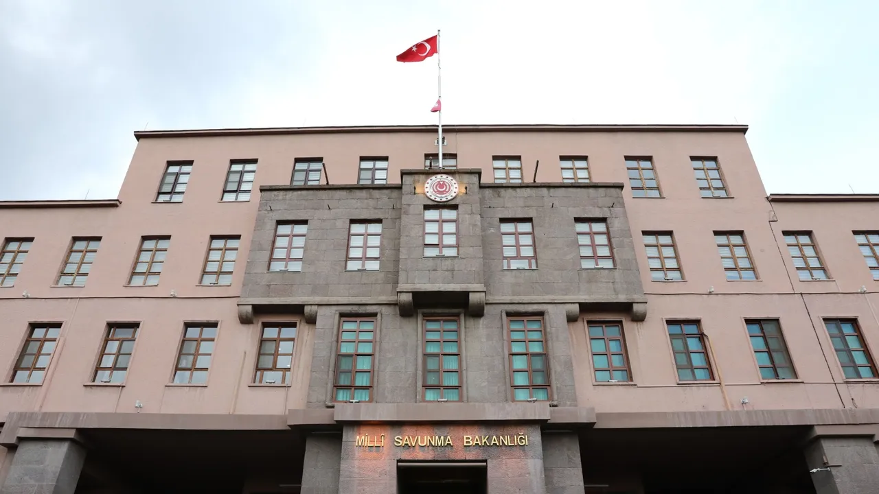 بیانیه مطبوعاتی وزارت دفاع ترکیه؛ بررسی تحولات منطقهای و تأکید بر مبارزه با تروریسم و امنیت مرزها