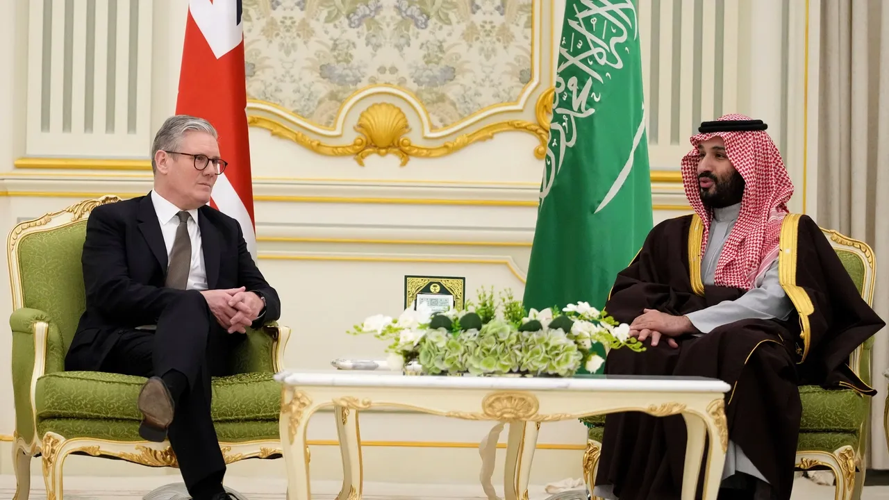 نخست‌وزیر بریتانیا و ولیعهد عربستان درباره آتش‌بس و امنیت تنگه هرمز گفت‌وگو کردند