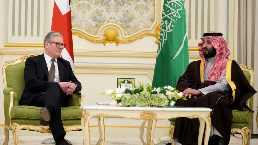 نخستوزیر بریتانیا و ولیعهد عربستان درباره آتشبس و امنیت تنگه هرمز گفتوگو کردند