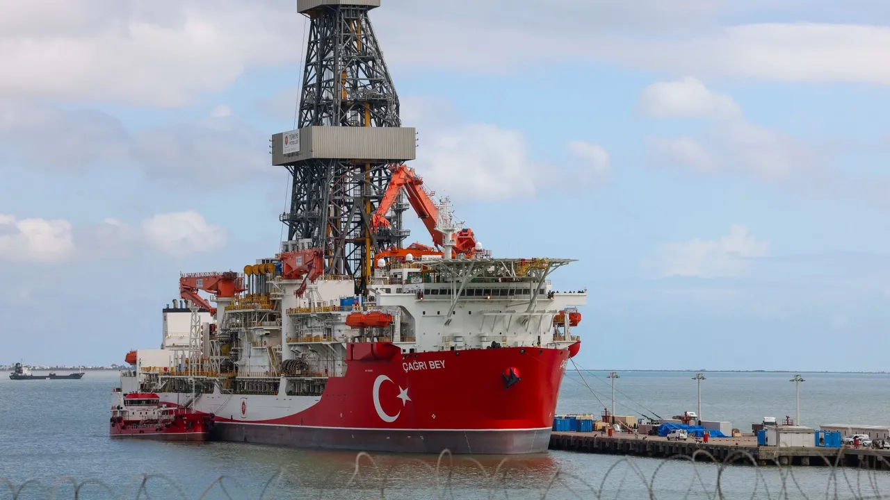 آغاز ماموریت تاریخی کشتی حفاری «چاغری‌بی» ترکیه در سواحل سومالی