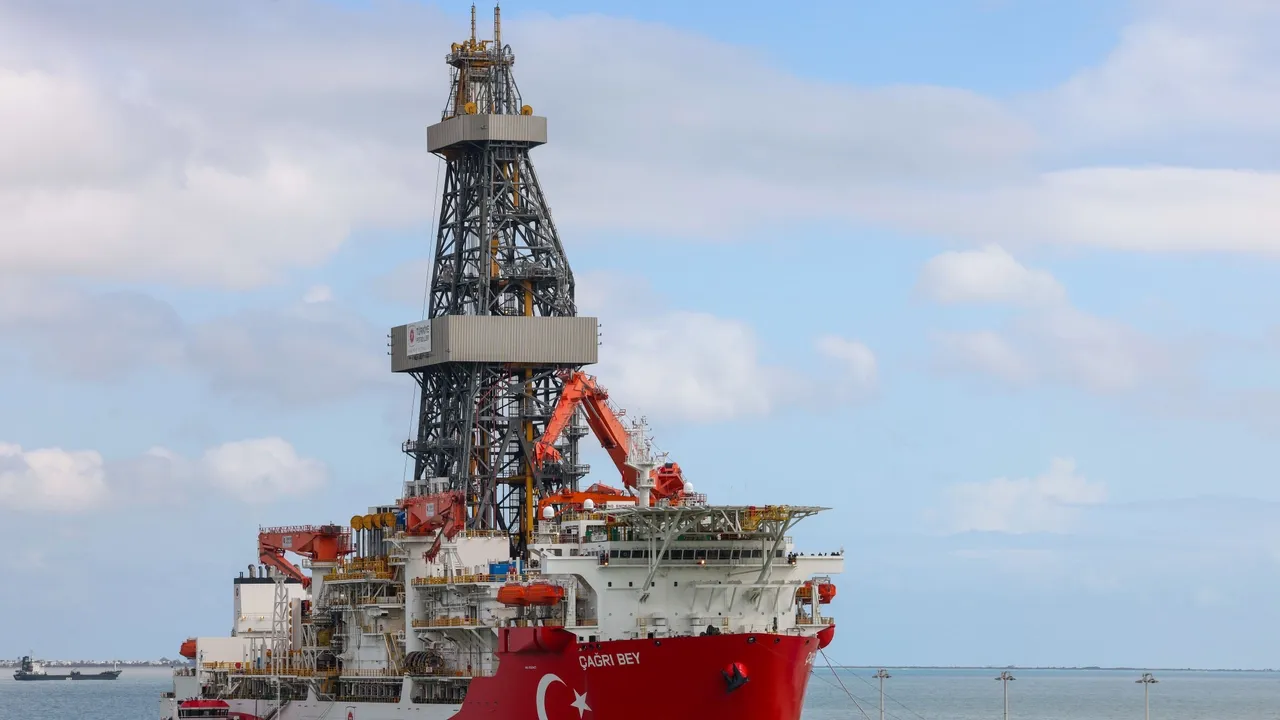 Түркияның бұрғылау кемесі Сомалиде тарихи миссиясын бастады