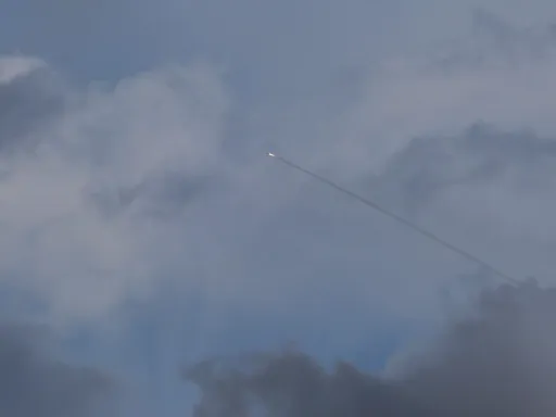 Hezbollah lança rockets contra o norte de Israel em resposta aos mais recentes ataques ao Líbano