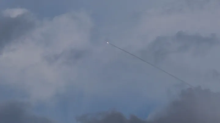 Hezbollah lança rockets contra o norte de Israel em resposta aos mais recentes ataques ao Líbano