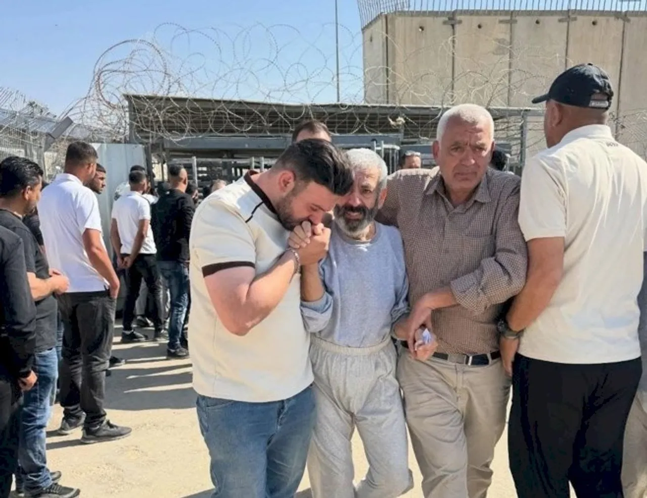 Emaciated Palestinian journalist calls Israeli prisons 'cemeteries for the living'