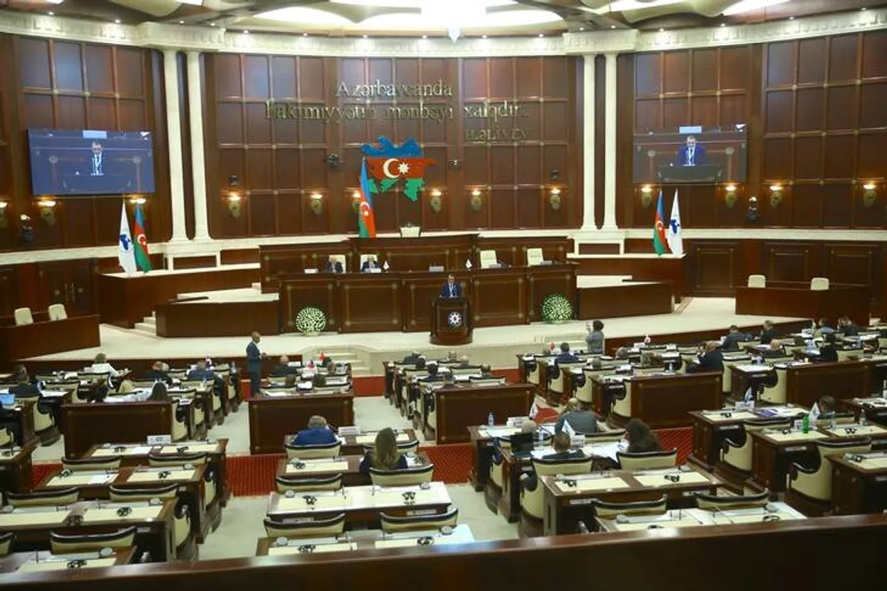 احتجاجاً على قرار "منحاز".. أذربيجان تعلّق تعاونها مع البرلمان الأوروبي وتستدعي سفيرة الاتحاد
