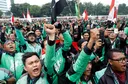 Pemerintah tetapkan batas komisi ojek online maksimal 8 persen, wajibkan BPJS kesehatan