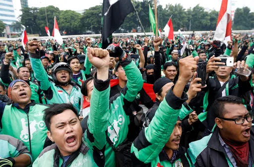 Pemerintah tetapkan batas komisi ojek online maksimal 8 persen, wajibkan BPJS kesehatan