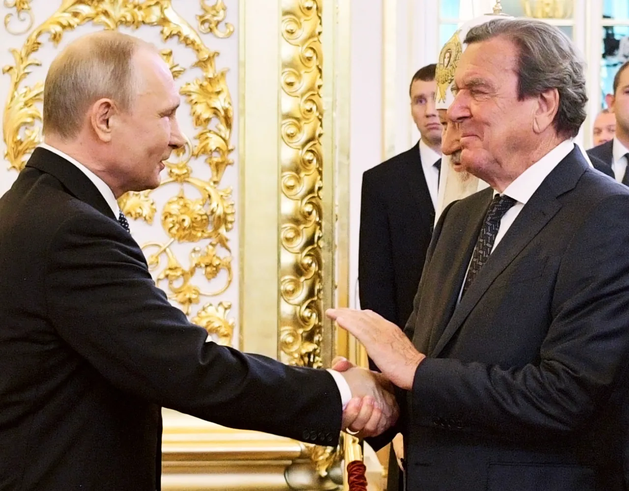 Putin bringt Altkanzler Schröder als Vermittler ins Gespräch
