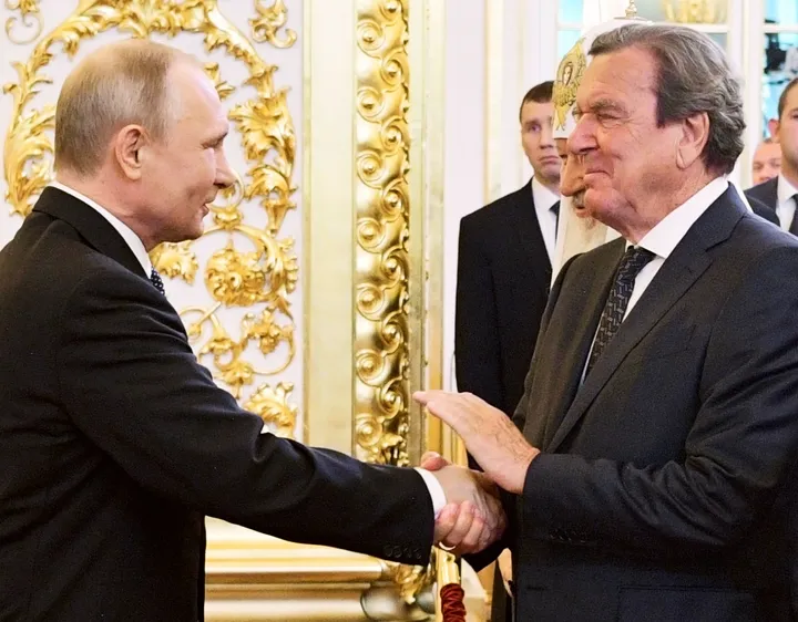 Putin bringt Altkanzler Schröder als Vermittler ins Gespräch