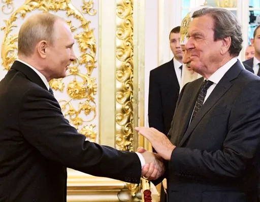 Putin bringt Altkanzler Schröder als Vermittler ins Gespräch
