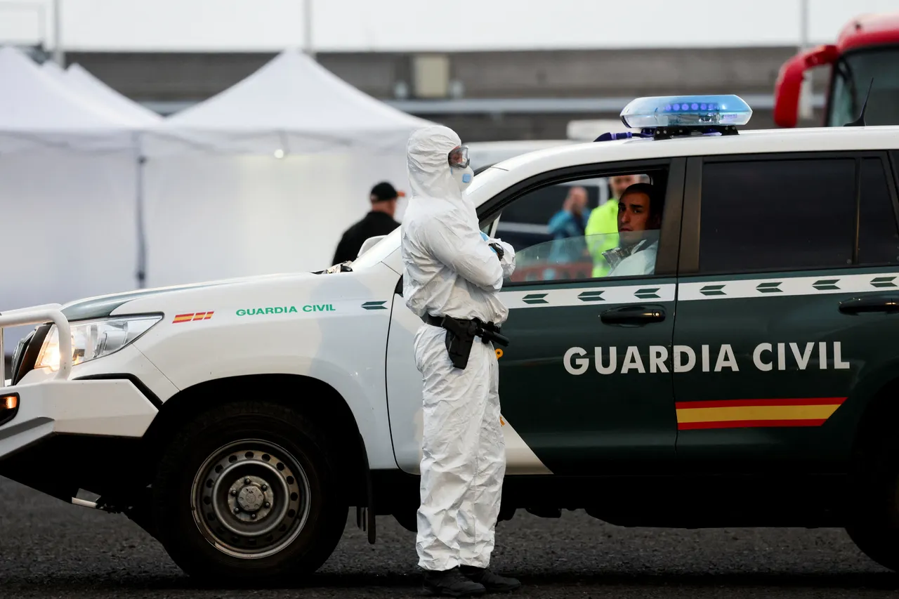 Hantavirus: le MV “Hondius” accoste aux Canaries, les Français rapatriés