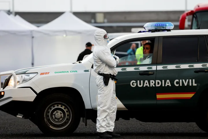 Hantavirus: le MV “Hondius” accoste aux Canaries, les Français rapatriés