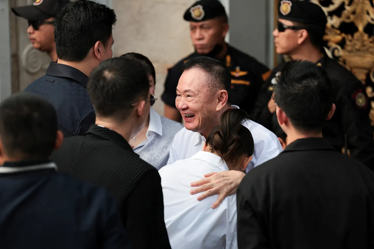 Mantan Perdana Menteri Thailand Thaksin Shinawatra dibebaskan dari penjara dengan pembebasan bersyarat