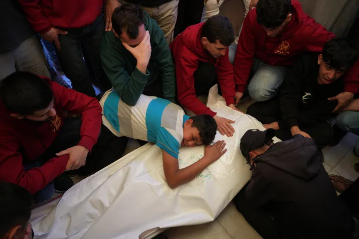 Ushtria izraelite plagos dy palestinezë në Gaza përpos armëpushimit në fuqi