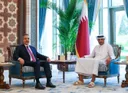 Ministri i Jashtëm turk takohet me emirin e Katarit në Doha