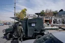 Forcat izraelite shkatërrojnë 40 dyqane palestineze në një qytet pranë Jeruzalemit