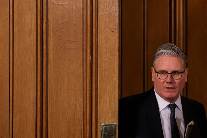 Starmer refuses to resign as first minister quits and Labour revolt deepens