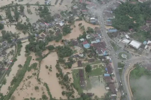 Banjir melanda delapan wilayah di Sulawesi Tenggara, 8.616 warga terdampak