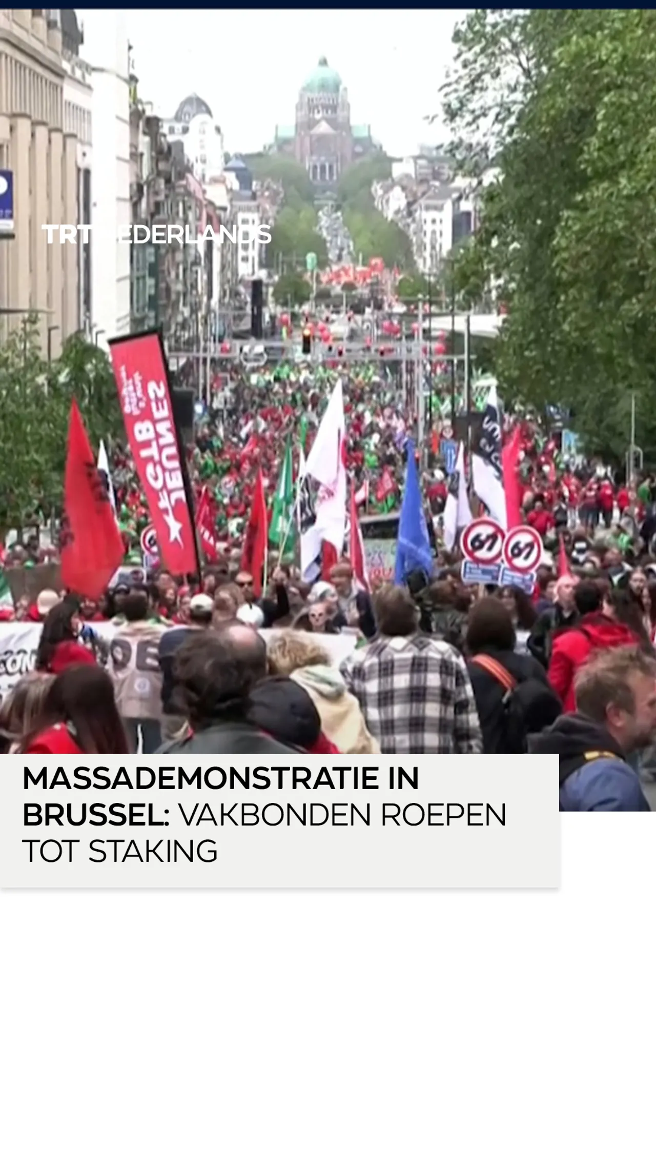 Demonstranten marcheren in Brussel nu vakbonden oproepen tot staking tegen bezuinigingen