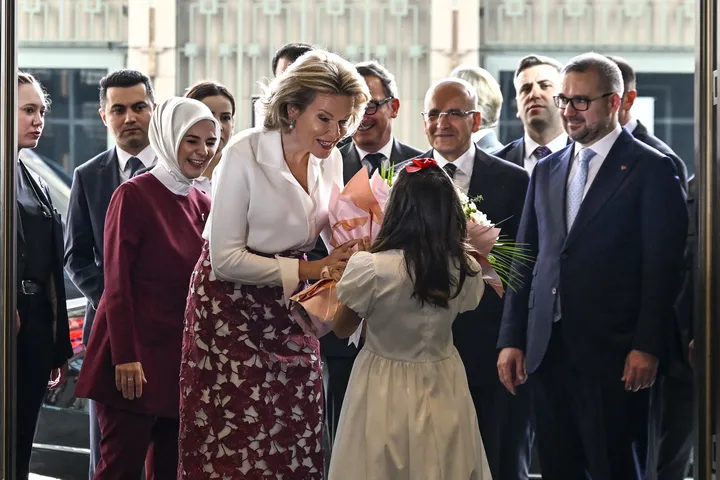 Koningin Mathilde van België sprak tijdens haar bezoek aan de Kamer van Koophandel van Istanbul