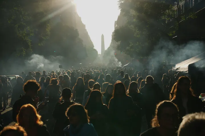 Argentina marcha contra el ajuste de Milei a la universidad pública y por la ley de financiamiento