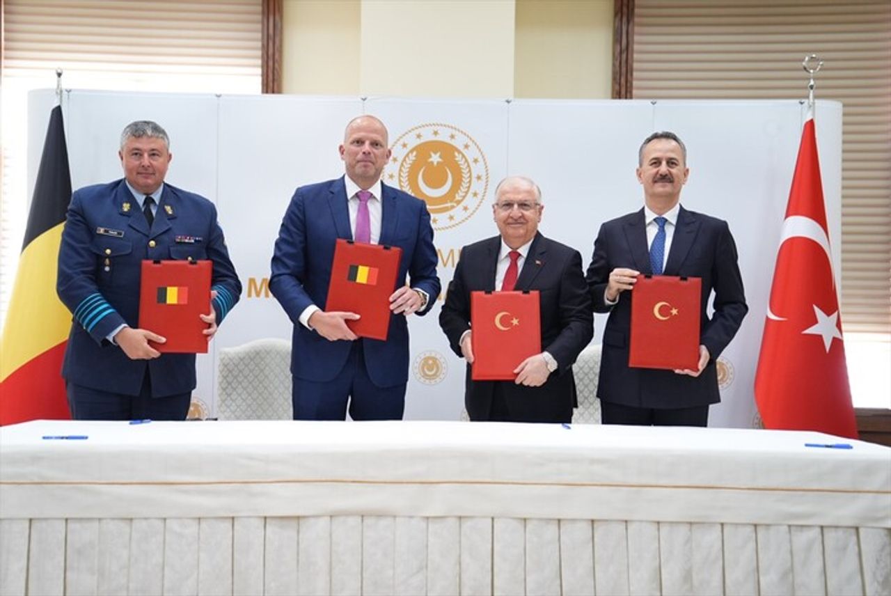 Ministrat e Mbrojtjes të Türkiyes dhe Belgjikës takohen në Ankara