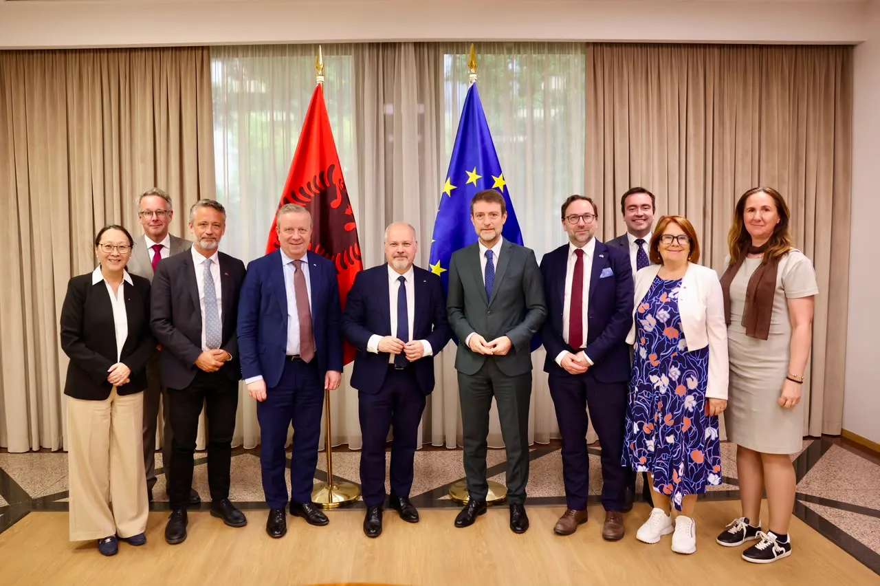 Ministri Hoxha takon delegacionin e Komisionit për Punët e Jashtme të Parlamentit të Suedisë