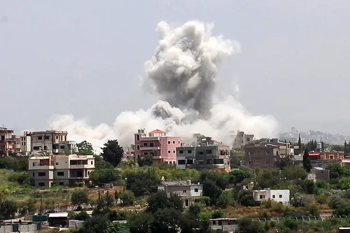 14 قتيلاً في لبنان خلال 24 ساعة.. إسرائيل تكثف هجماتها و"حزب الله" يرد بصواريخ ومسيّرات