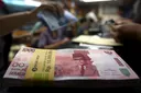 Rupiah melemah ke level terendah, pemerintah siapkan intervensi pasar obligasi