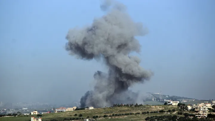 14 mortos, incluindo um soldado e paramédicos, nos mais recentes ataques israelitas no sul do Líbano