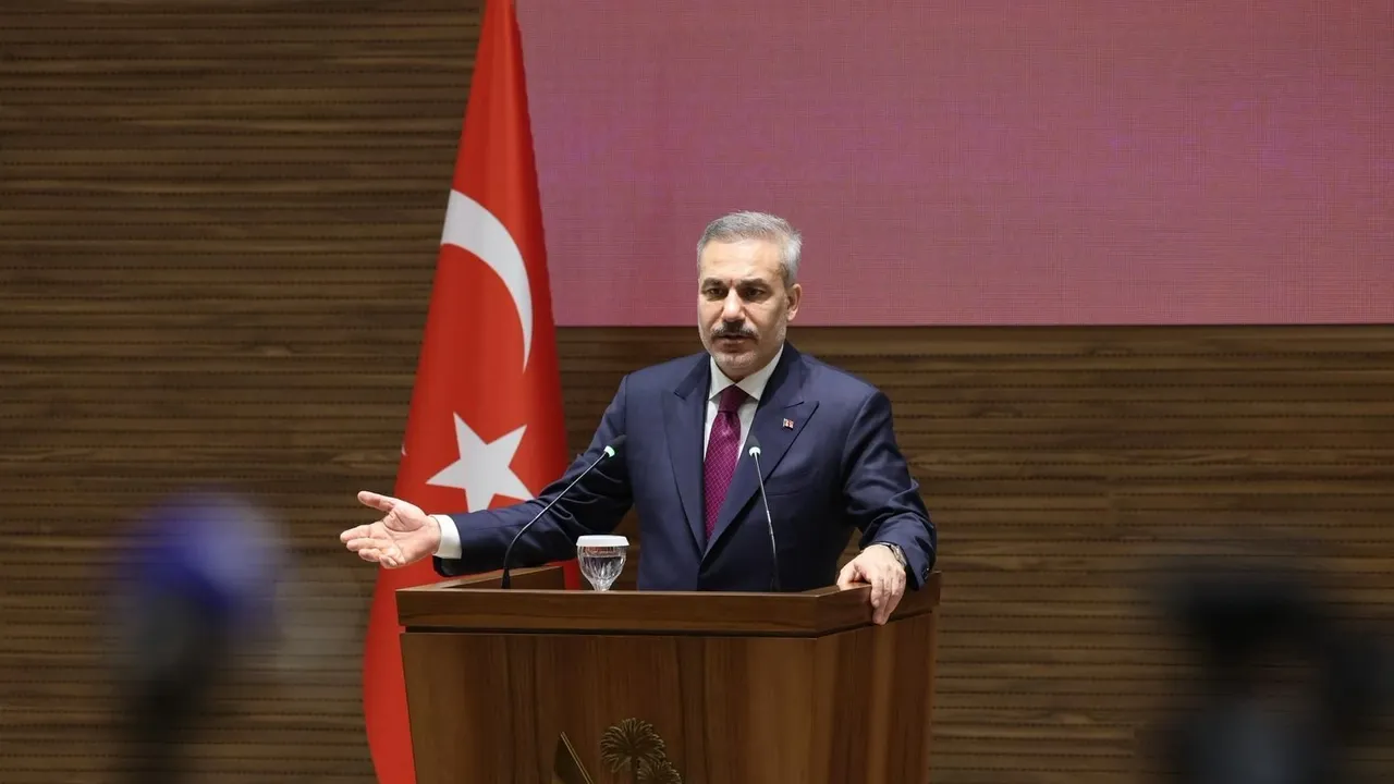 Türkiyə XİN rəhbəri H.Fidan Hörmüz boğazından "silah" kimi istifadə edilməməli olduğunu bildirib