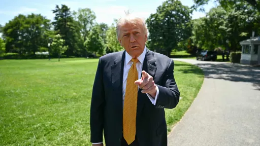 Trump dénonce une “trahison” après des révélations sur les capacités militaires de l’Iran