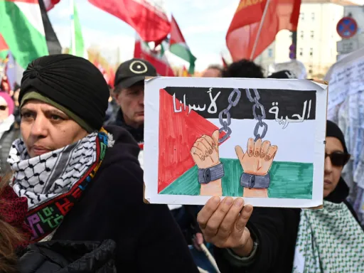 Colunista do NYT: Palestinianos enfrentam abusos sexuais no sistema de detenção israelita