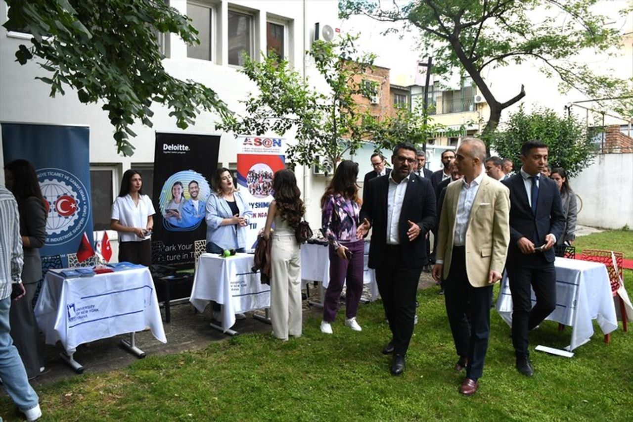 universiteti-i-new-yorkut-ne-tirane-organizon-panairin-e-karrieres