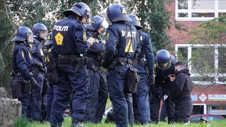 Policia daneze sulmon aktivistët që protestonin kundër kompanisë për ngarkesat e lidhura me Izraelin