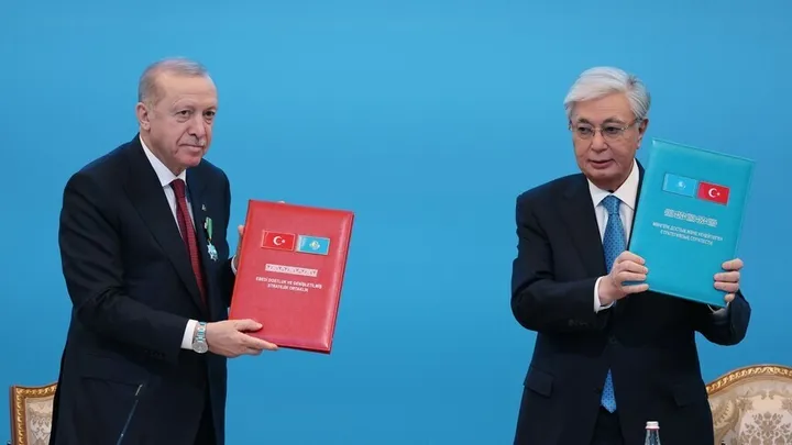 بحضور أردوغان وتوكاييف.. تركيا وكازاخستان توقّعان 13 اتفاقية لتعزيز التعاون الاستراتيجي
