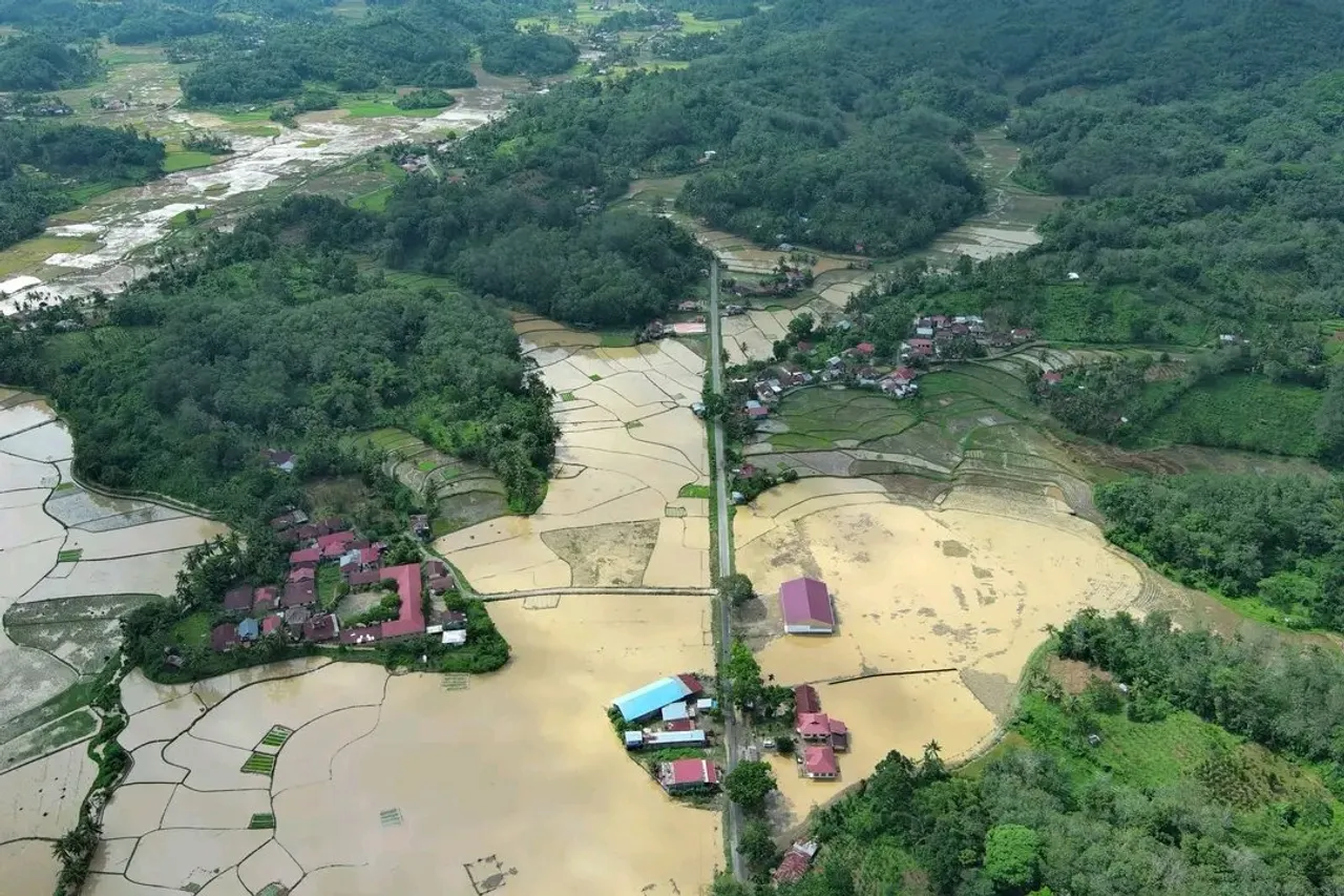 Banjir dan longsor landa Tanah Datar, lima rumah dan jembatan hanyut