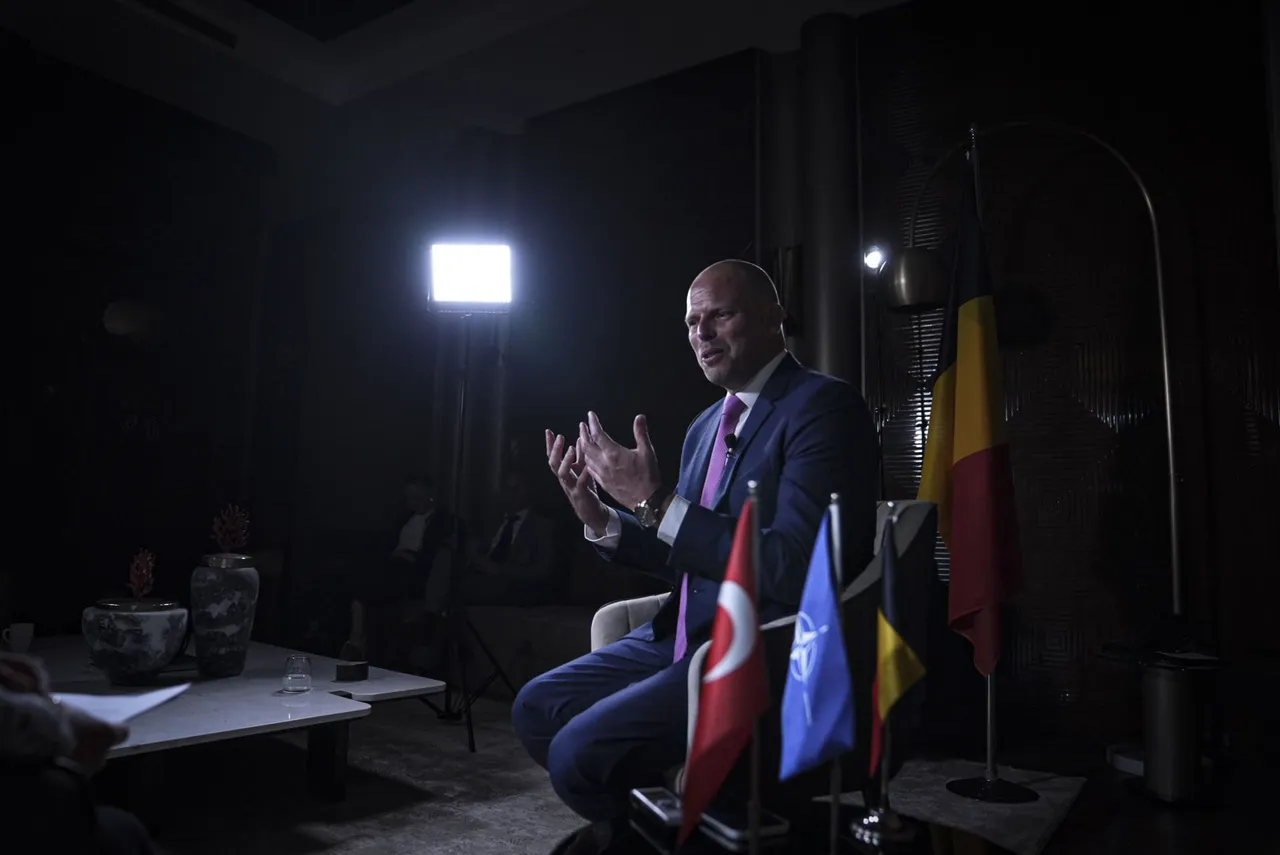 Belgische minister Defensie: Türkiye en Oekraïne geven goede voorbeeld bij veranderende oorlsvoering
