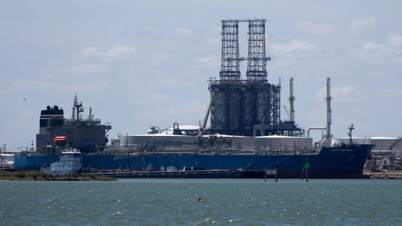 Angola aims to hold oil output steady over next year, minister says