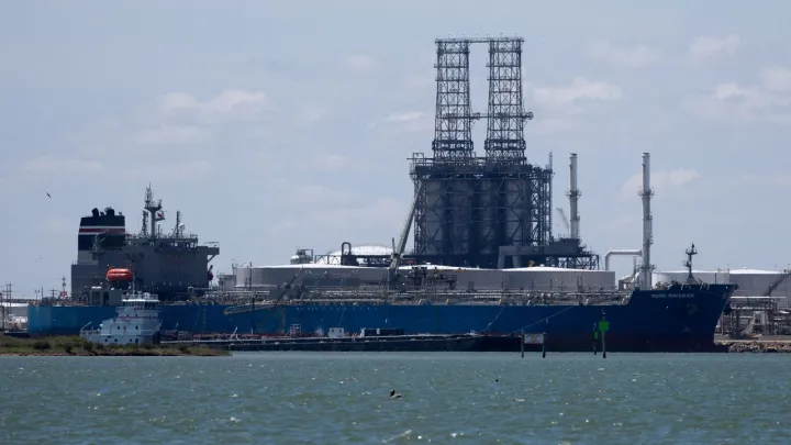 Angola aims to hold oil output steady over next year, minister says