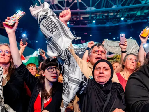Representante de Israel no Festival Eurovisão da Canção foi vaiado ao subir ao palco
