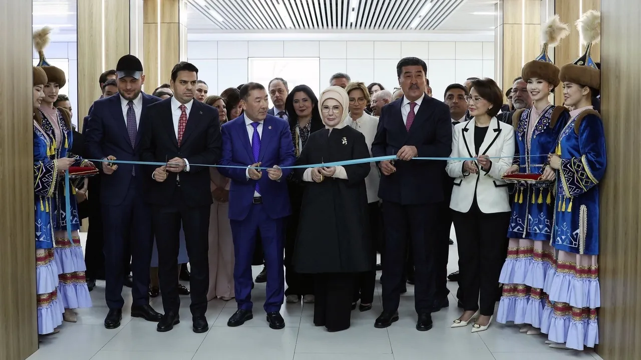 Эмине Эрдоган открыла лабораторию «Ноль отходов» в Казахстане