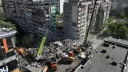 После удара по Киеву под завалами ищут десятки человек