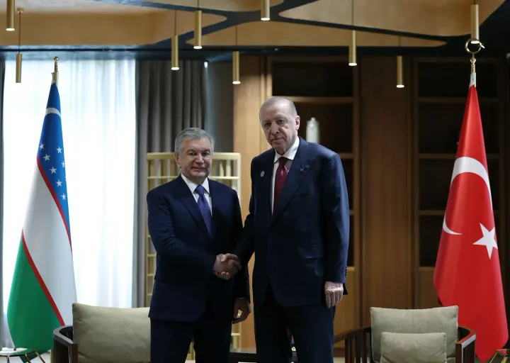 Marais wa Uturuki na Uzbekistan wajadili ushirikiano wa ulinzi na biashara mjini Turkistan