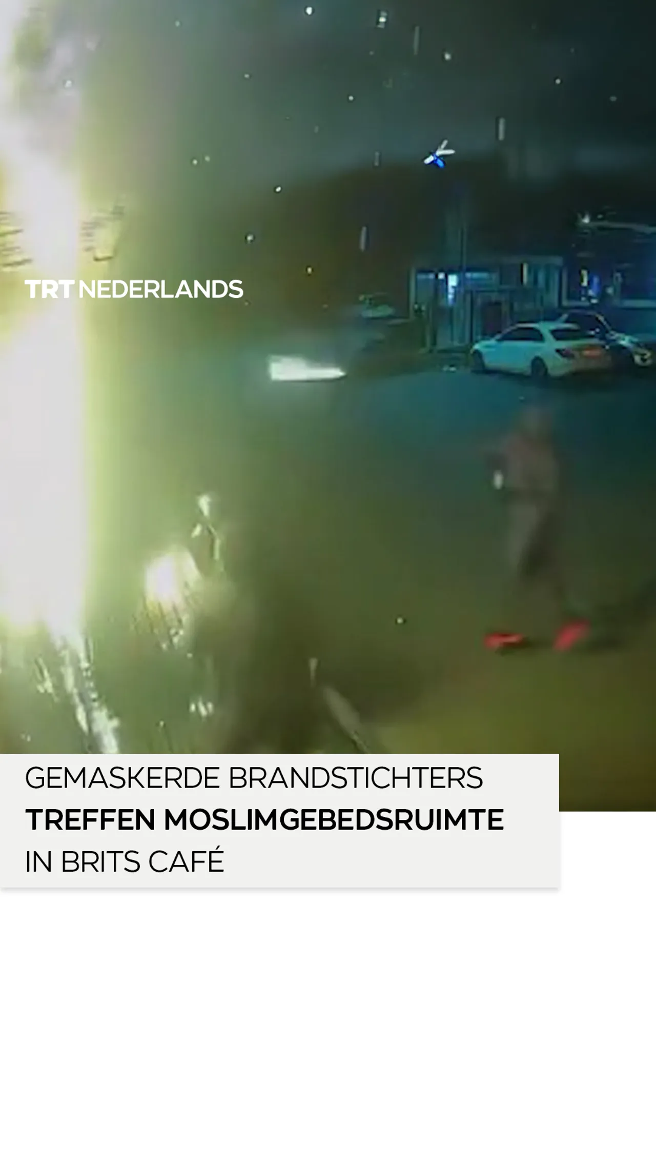 Gemaskerde brandstichters treffen moslimgebedsruimte in Brits café
