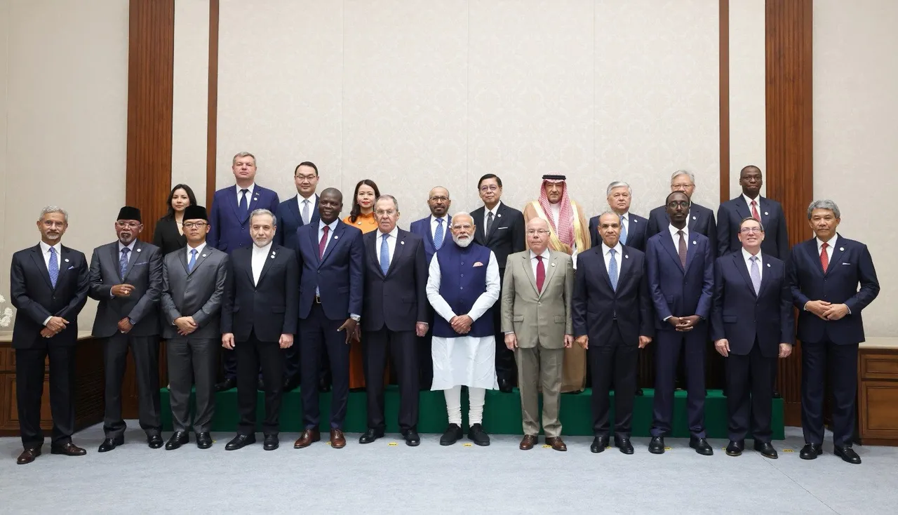 ब्रिक्स मंच पर मोदी ने "अधिक समावेशी विश्व व्यवस्था" का आह्वान किया।