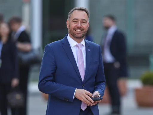 Belgische minister Prévot ziet gesprekken tussen Iran en VS als kans voor alomvattende vrede