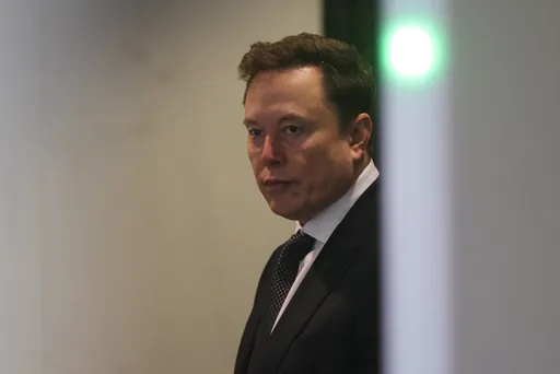 Starlinku i Elon Muskut mbërrin në Ugandë