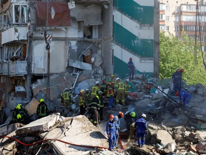 Rússia ataca Kiev com mísseis e drones à medida que as esperanças de paz se desvanecem