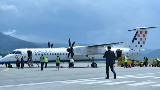Jadrolinija i Croatia Airlines otkazuju dio putovanja zbog visokih cijena goriva